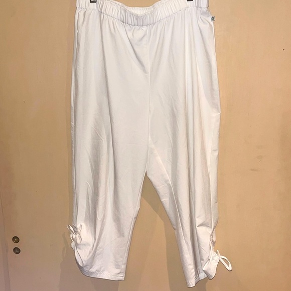 Chicos Energy capri gathered mid length pants size 2 white - Picture 1 of 6